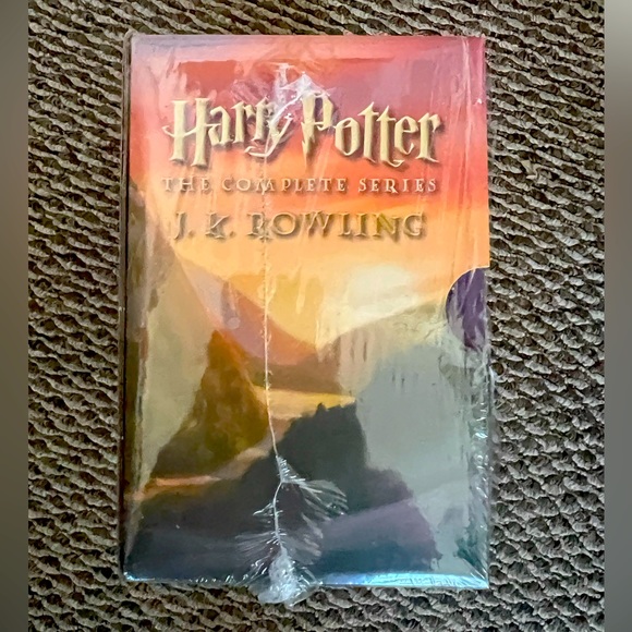 Harry Potter Paperback Box Set (Books 1-7) - Picture 4 of 7